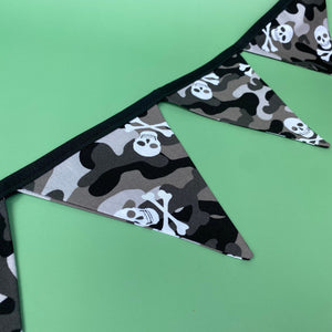 Camo skulls miniature bunting. Viv decorations. Cage decorations.