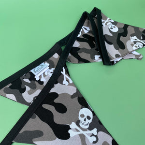 Camo skulls miniature bunting. Viv decorations. Cage decorations.