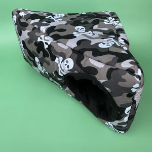 Camo skulls full cage set. Corner house, snuggle sack, tunnel cage set for hedgehogs