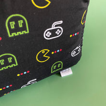 Load image into Gallery viewer, Gamer cosy cube house. Hedgehog and guinea pig cube house. Padded fleece house.