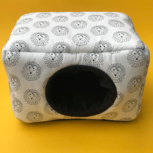 LARGE The Hoghouse cosy bed for guinea pigs. Padded house for guinea pigs.