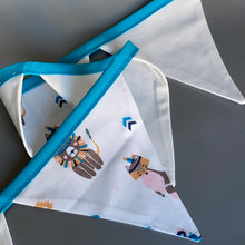 Load image into Gallery viewer, Totem pole miniature bunting. Viv decorations. Cage decorations.
