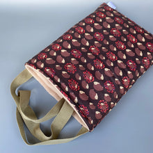 Load image into Gallery viewer, Autumn Hedgehogs padded bonding bag, carry bag for hedgehogs. Fleece lined.